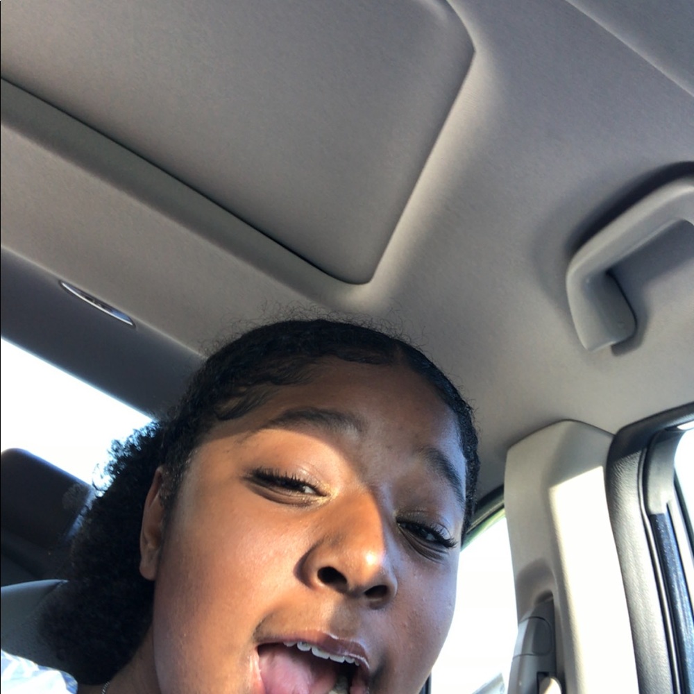 Meet your Posher, Alexis